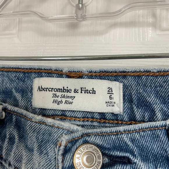 Abercrombie & Fitch the skinny high rise chewed hem jeans - Picture 4 of 12